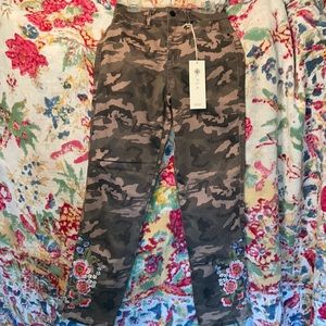 LAURIE FELT CAMO JEANS W/EMBROIDERY XXS NWT